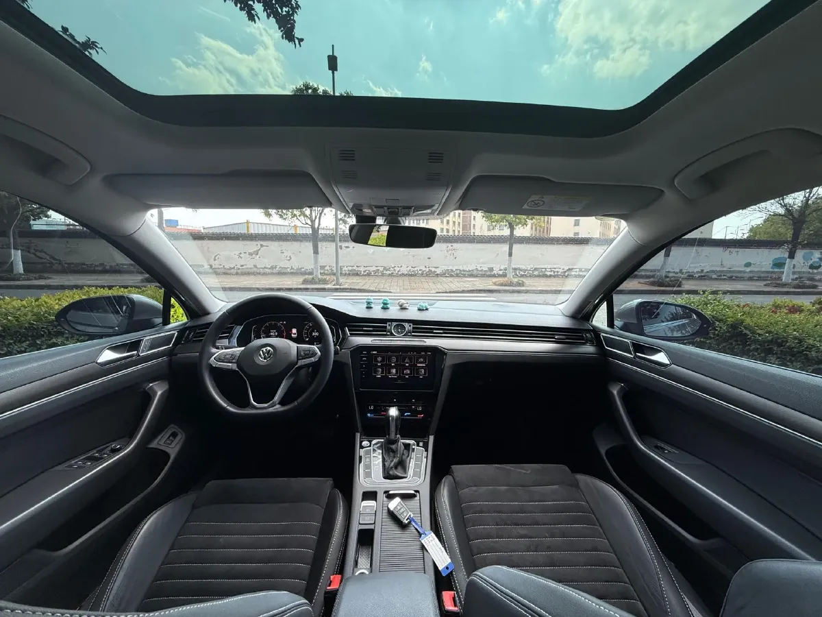 2020 Volkswagen Magotan 2.0T 186HP L4 7DCT,autocango,china used car exporter,china ev exporter,chinese used car exporter,chinese used ev exporter