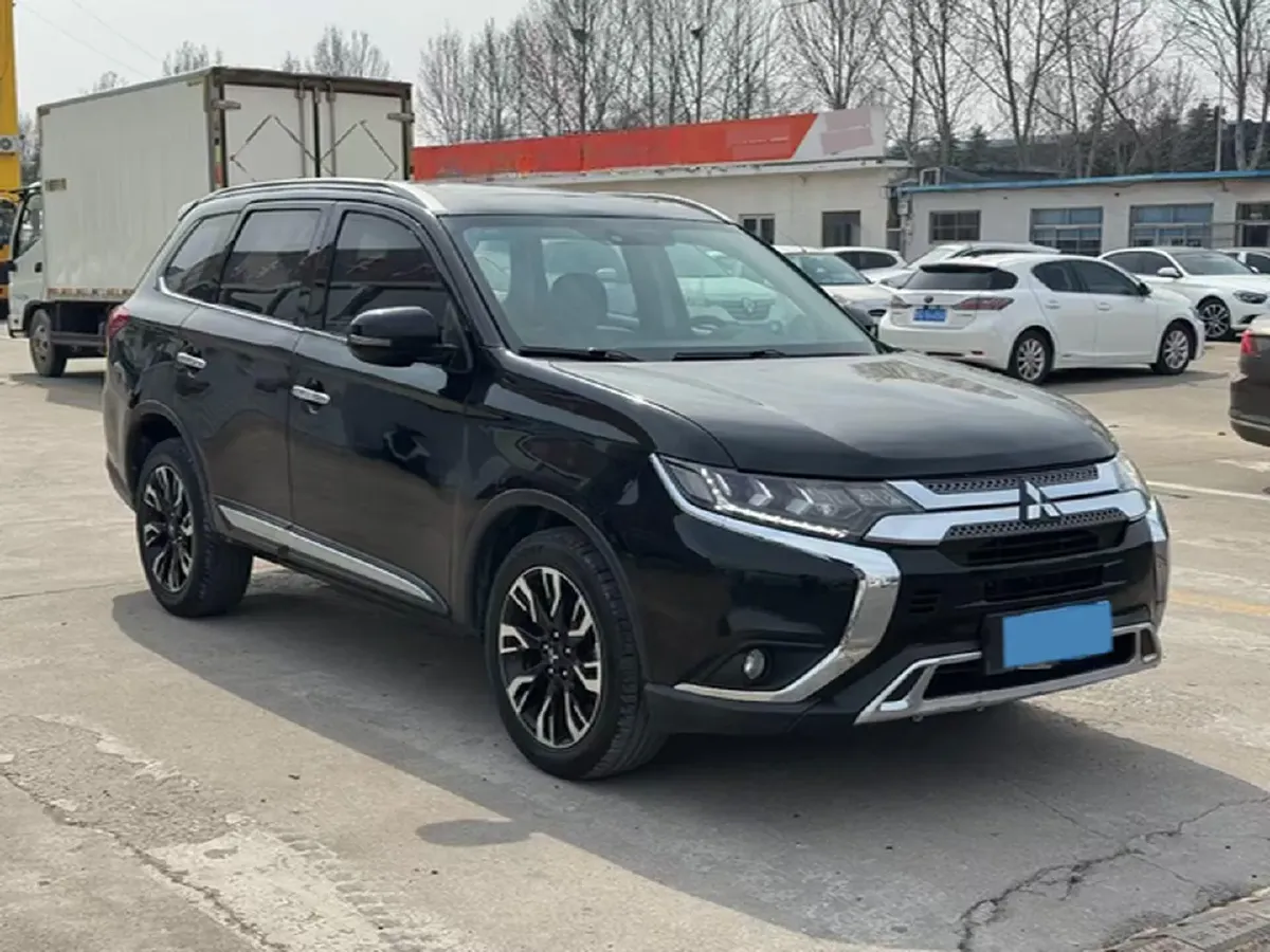 2020 Mitsubishi Outlander 2.4L 192HP L4 CVT,autocango,china used car exporter,china ev exporter,chinese used car exporter,chinese used ev exporter
