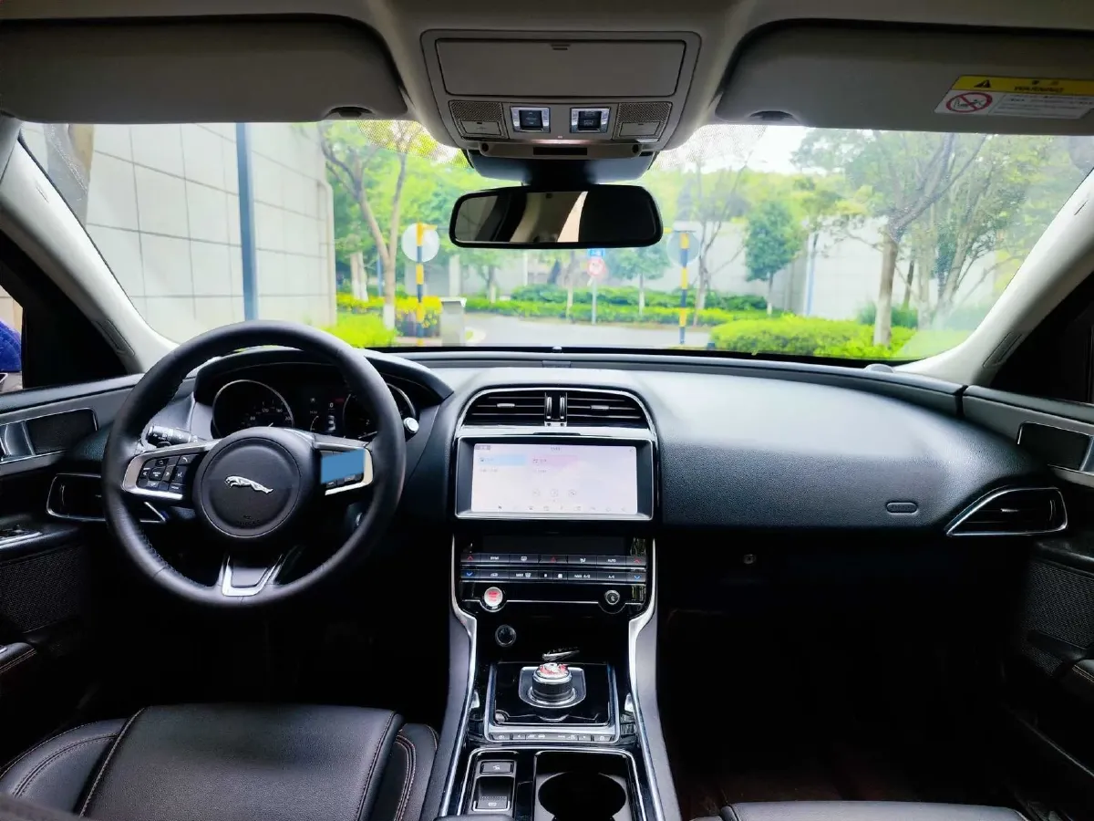 2019 Jeep Cherokee 2.0T 265HP L4 9AT,autocango,china used car exporter,china ev exporter,chinese used car exporter,chinese used ev exporter