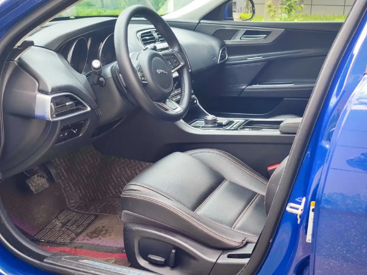 2019 Jeep Cherokee 2.0T 265HP L4 9AT,autocango,china used car exporter,china ev exporter,chinese used car exporter,chinese used ev exporter