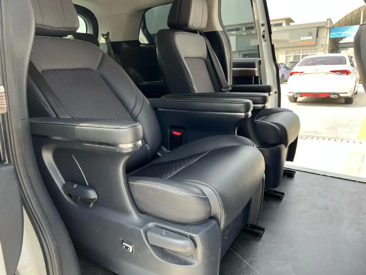 2021 GAC Trumpchi M8 2.0T 252HP L4 8AT,autocango,china used car exporter,china ev exporter,chinese used car exporter,chinese used ev exporter