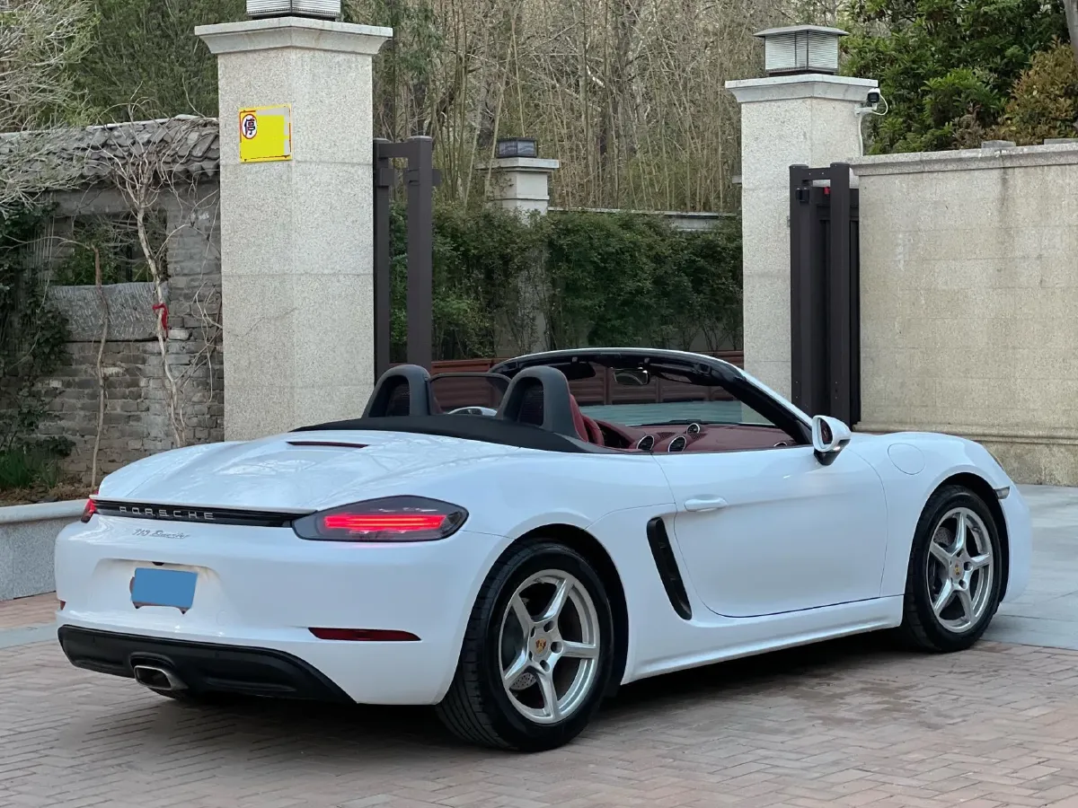 2022 Porsche 718 2.0T 300HP H4 7DCT,autocango,china used car exporter,china ev exporter,chinese used car exporter,chinese used ev exporter