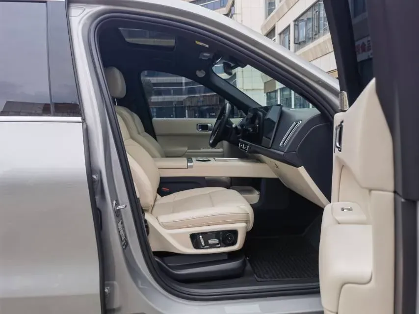 2024 Ford Bronco 2.3T 275HP L4 10AT,autocango,china used car exporter,china ev exporter,chinese used car exporter,chinese used ev exporter