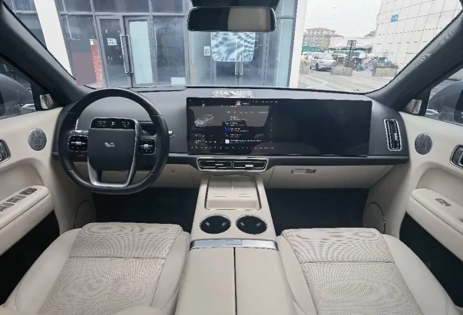 2024 Ford Bronco 2.3T 275HP L4 10AT,autocango,china used car exporter,china ev exporter,chinese used car exporter,chinese used ev exporter