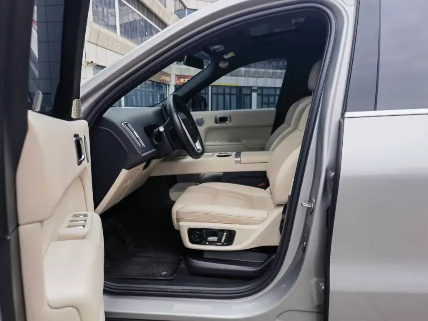 2024 Ford Bronco 2.3T 275HP L4 10AT,autocango,china used car exporter,china ev exporter,chinese used car exporter,chinese used ev exporter