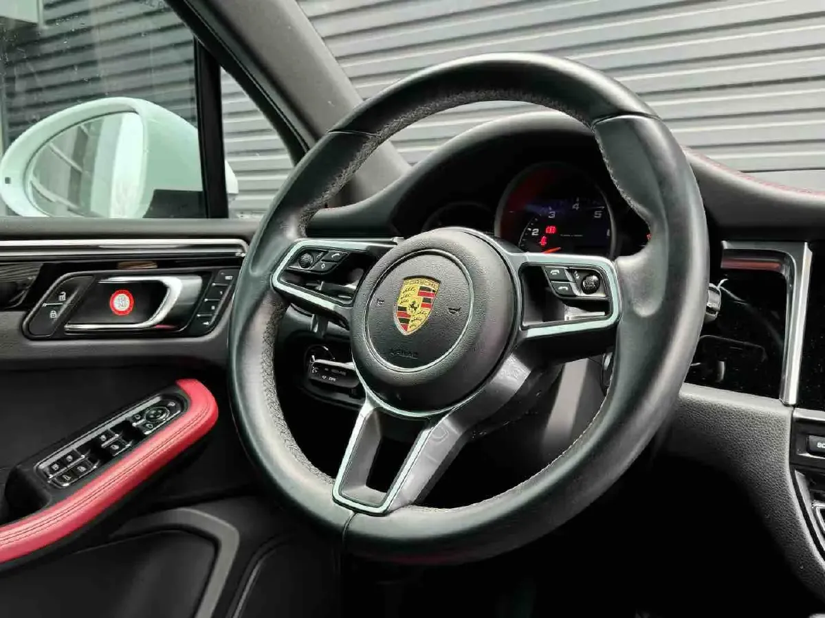 2021 Porsche Macan 2.0T 252HP L4 7DCT,autocango,china used car exporter,china ev exporter,chinese used car exporter,chinese used ev exporter