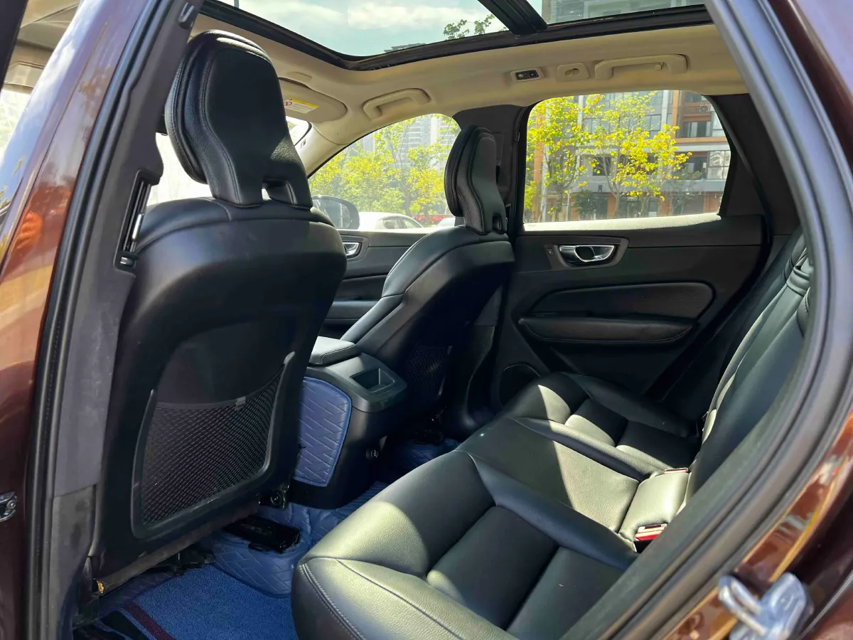 2018 Volvo XC60 2.0T 254HP L4 8AT,autocango,china used car exporter,china ev exporter,chinese used car exporter,chinese used ev exporter