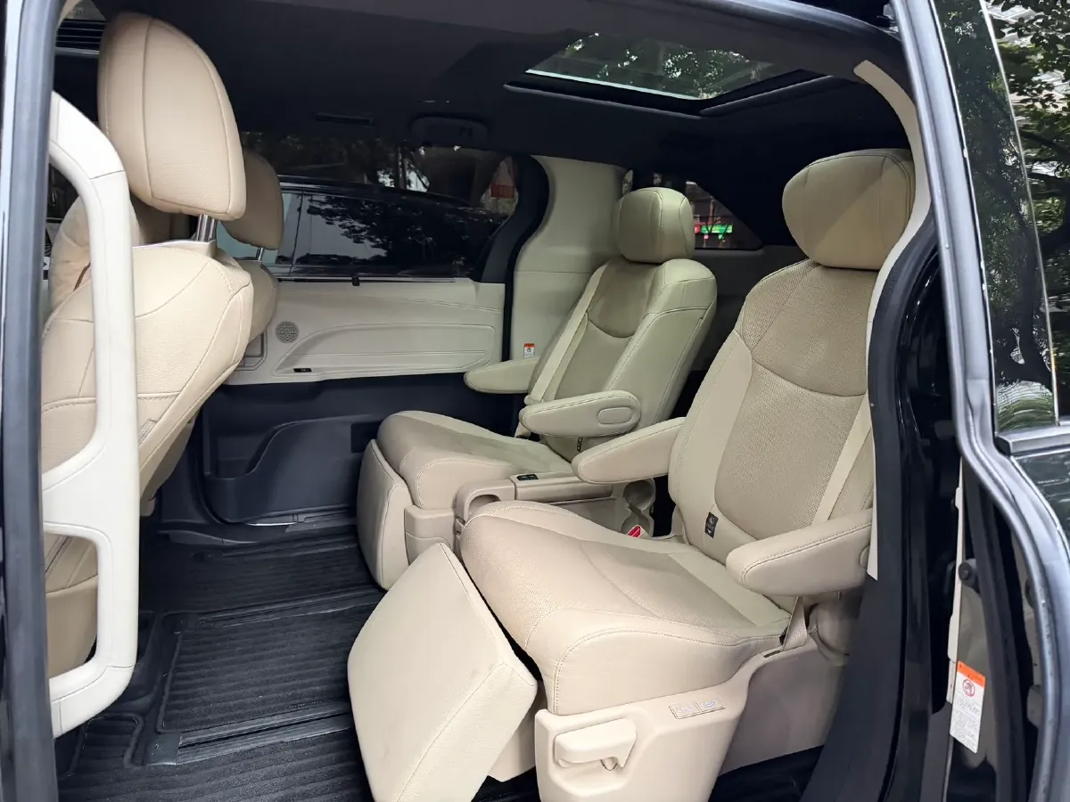2022 Toyota Granvia 2.5L 192HP L4 E-CVT Hybrid,autocango,china used car exporter,china ev exporter,chinese used car exporter,chinese used ev exporter