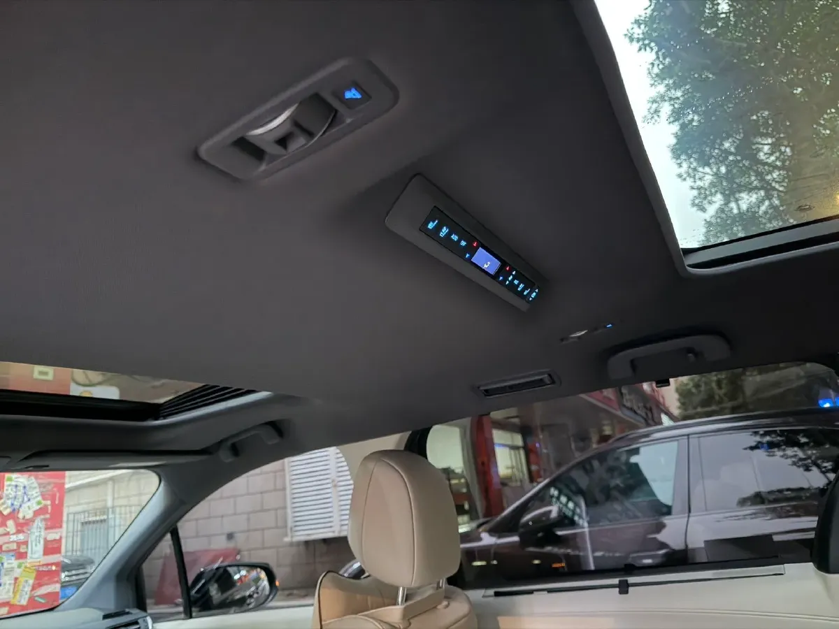 2022 Toyota Granvia 2.5L 192HP L4 E-CVT Hybrid,autocango,china used car exporter,china ev exporter,chinese used car exporter,chinese used ev exporter