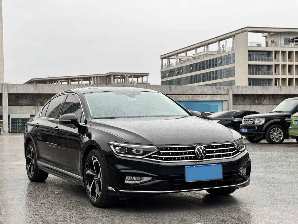 2023 Volkswagen Magotan 2.0T 186HP L4 7DCT,autocango,china used car exporter,china ev exporter,chinese used car exporter,chinese used ev exporter