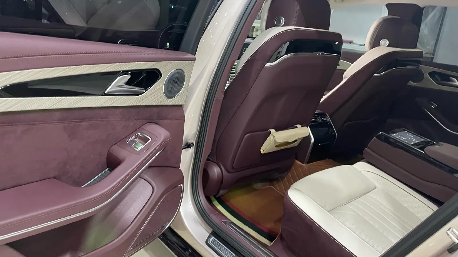 2022 HongQi H9 3.0T 283HP V6 7DCT,autocango,china used car exporter,china ev exporter,chinese used car exporter,chinese used ev exporter