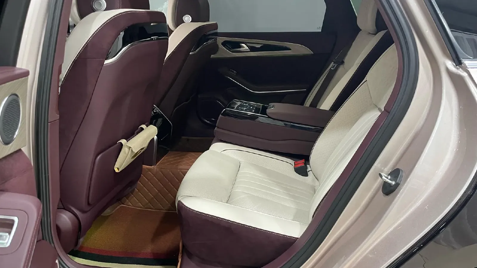 2022 HongQi H9 3.0T 283HP V6 7DCT,autocango,china used car exporter,china ev exporter,chinese used car exporter,chinese used ev exporter