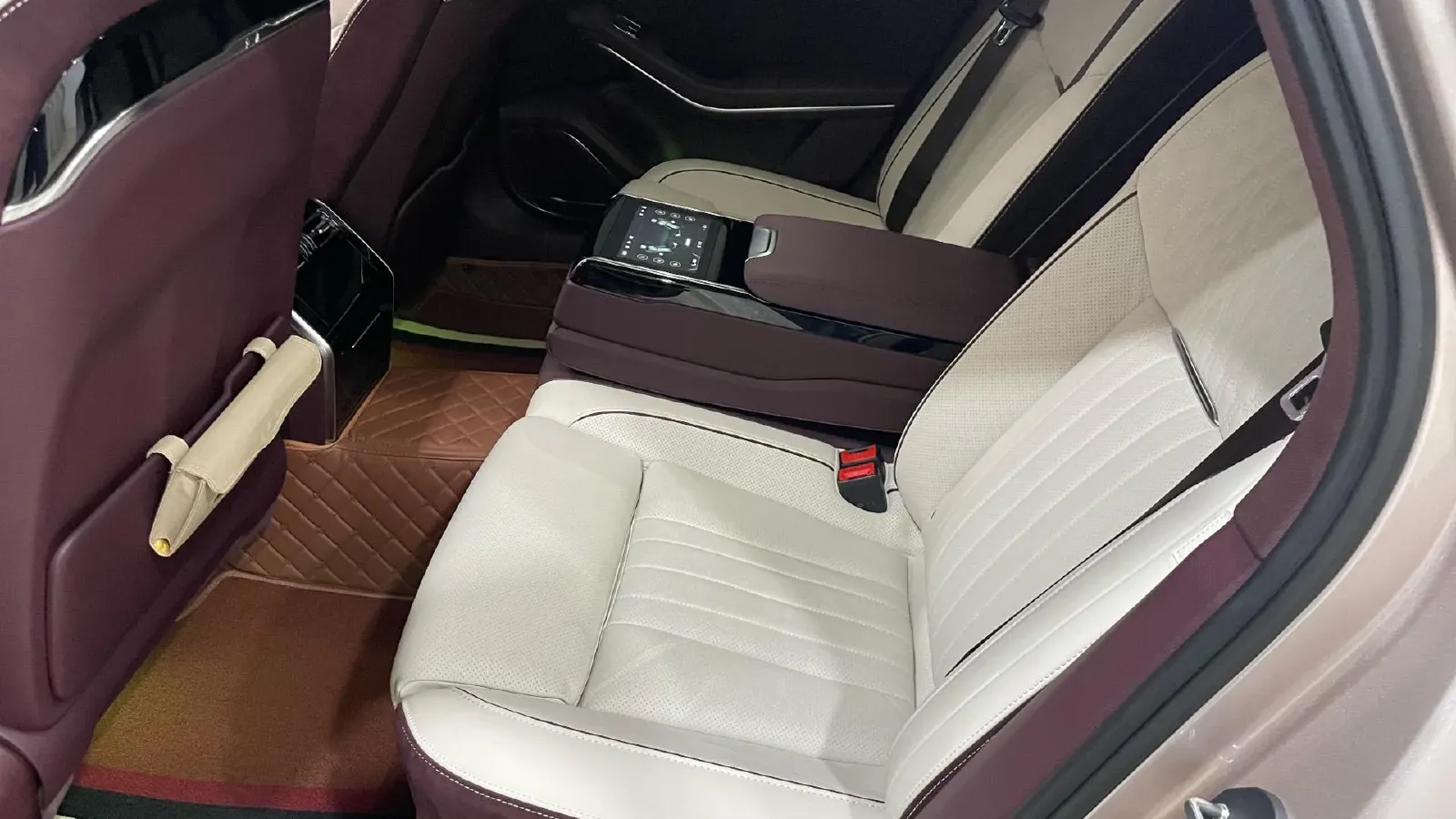 2022 HongQi H9 3.0T 283HP V6 7DCT,autocango,china used car exporter,china ev exporter,chinese used car exporter,chinese used ev exporter