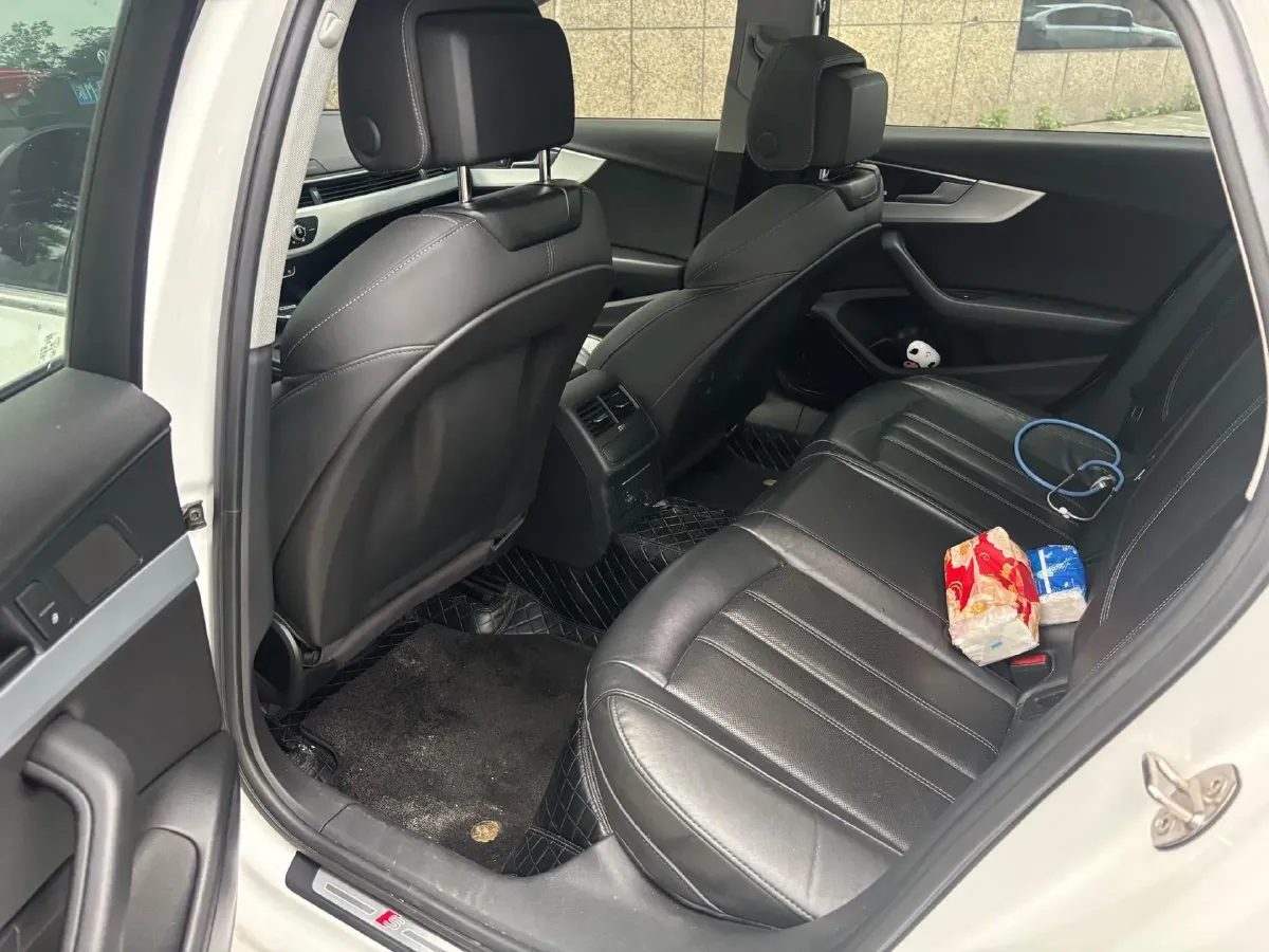 2022 Audi A4L 2.0T 190HP L4 7DCT,autocango,china used car exporter,china ev exporter,chinese used car exporter,chinese used ev exporter