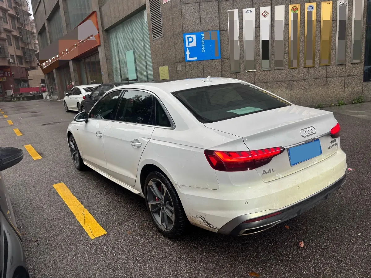 2022 Audi A4L 2.0T 190HP L4 7DCT,autocango,china used car exporter,china ev exporter,chinese used car exporter,chinese used ev exporter