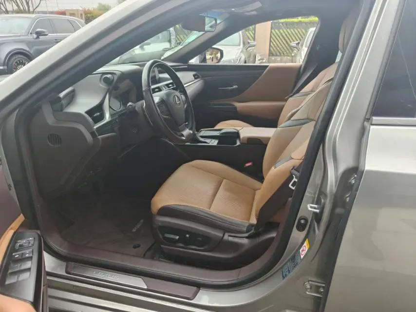 2018 Lexus ES 2.5L 178HP L4 E-CVT Hybrid,autocango,china used car exporter,china ev exporter,chinese used car exporter,chinese used ev exporter