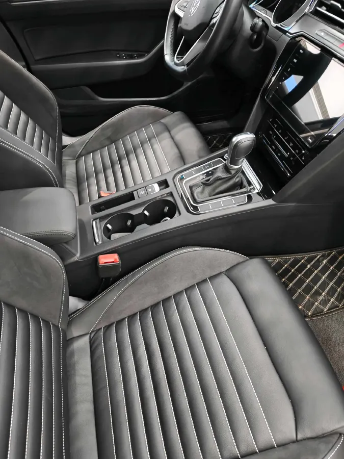 2020 Volkswagen Magotan 2.0T 186HP L4 7DCT,autocango,china used car exporter,china ev exporter,chinese used car exporter,chinese used ev exporter