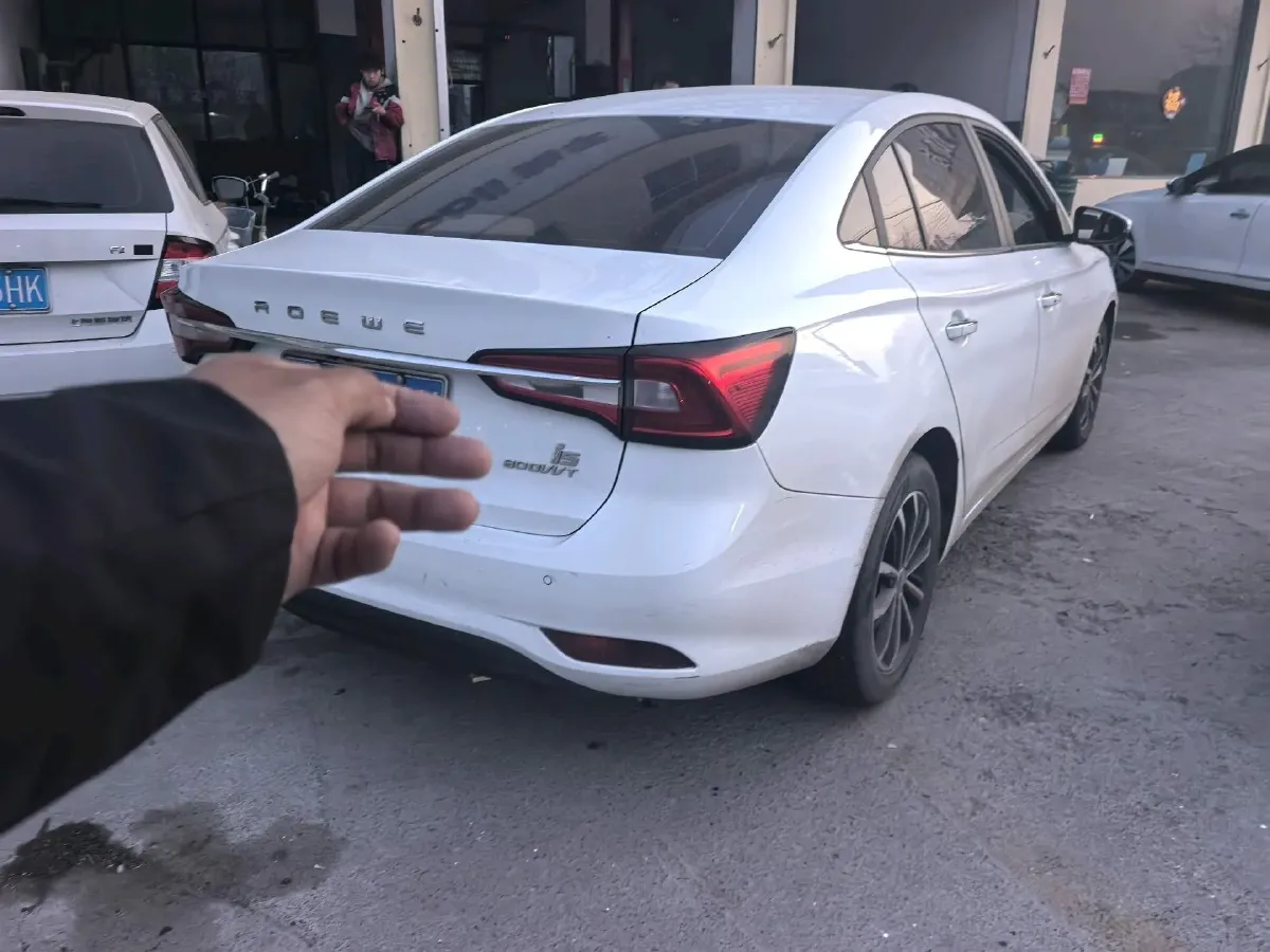 2020 Roewe i5 1.5L 120HP L4 5MT,autocango,china used car exporter,china ev exporter,chinese used car exporter,chinese used ev exporter