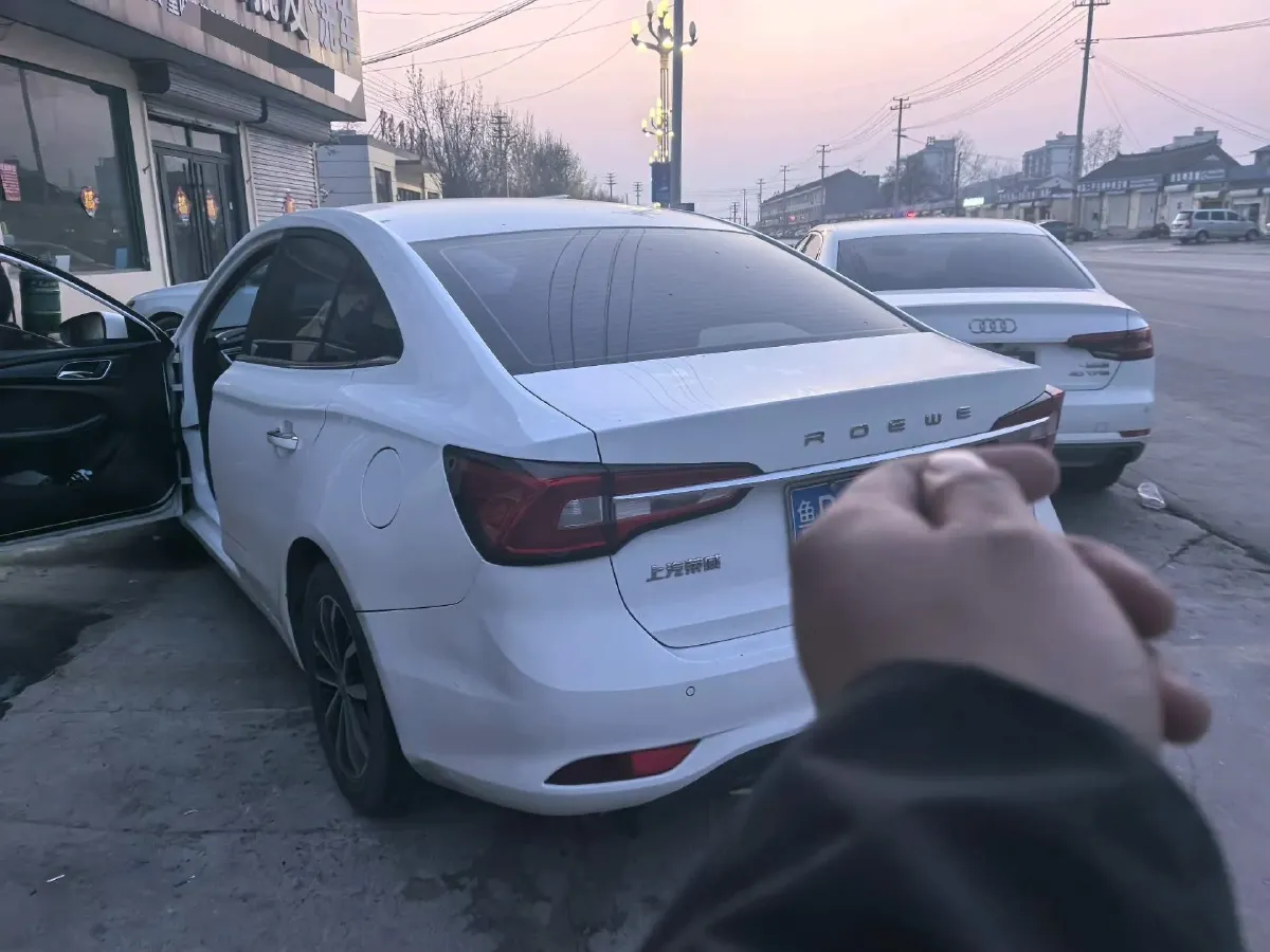 2020 Roewe i5 1.5L 120HP L4 5MT,autocango,china used car exporter,china ev exporter,chinese used car exporter,chinese used ev exporter