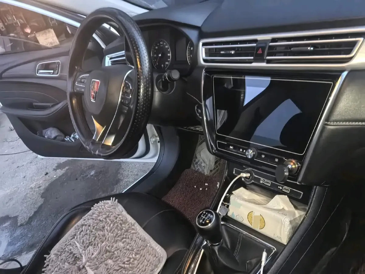 2020 Roewe i5 1.5L 120HP L4 5MT,autocango,china used car exporter,china ev exporter,chinese used car exporter,chinese used ev exporter