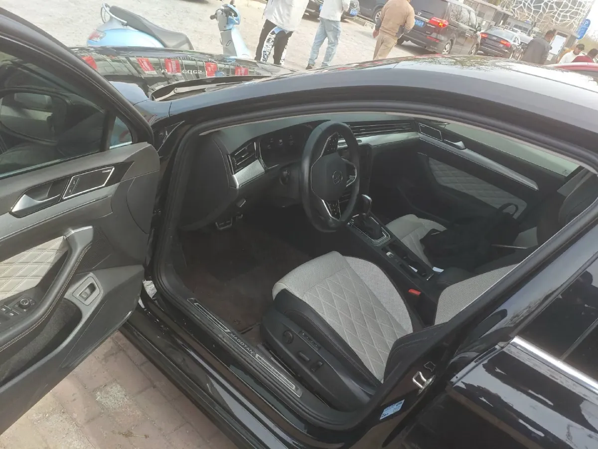 2023 Volkswagen Magotan 2.0T 220HP L4 7DCT,autocango,china used car exporter,china ev exporter,chinese used car exporter,chinese used ev exporter