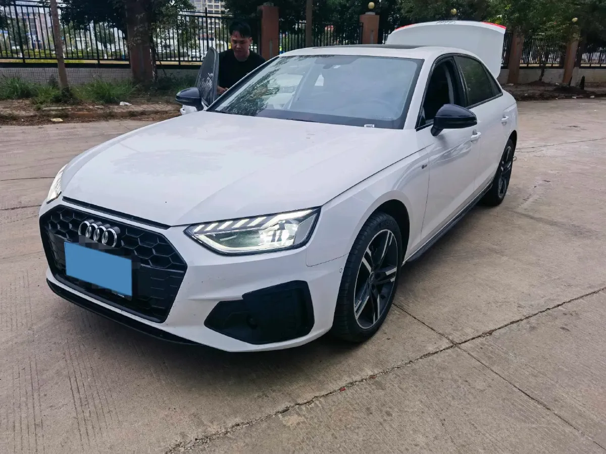 2020 Audi A4L 2.0T 190HP L4 7DCT,autocango,china used car exporter,china ev exporter,chinese used car exporter,chinese used ev exporter