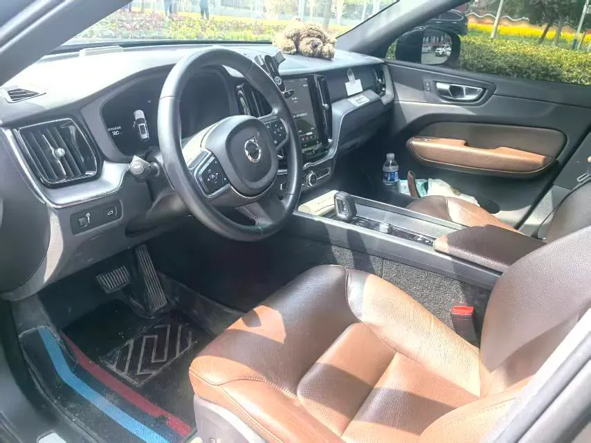 2022 Volvo XC60 2.0T 250HP L4 8AT,autocango,china used car exporter,china ev exporter,chinese used car exporter,chinese used ev exporter