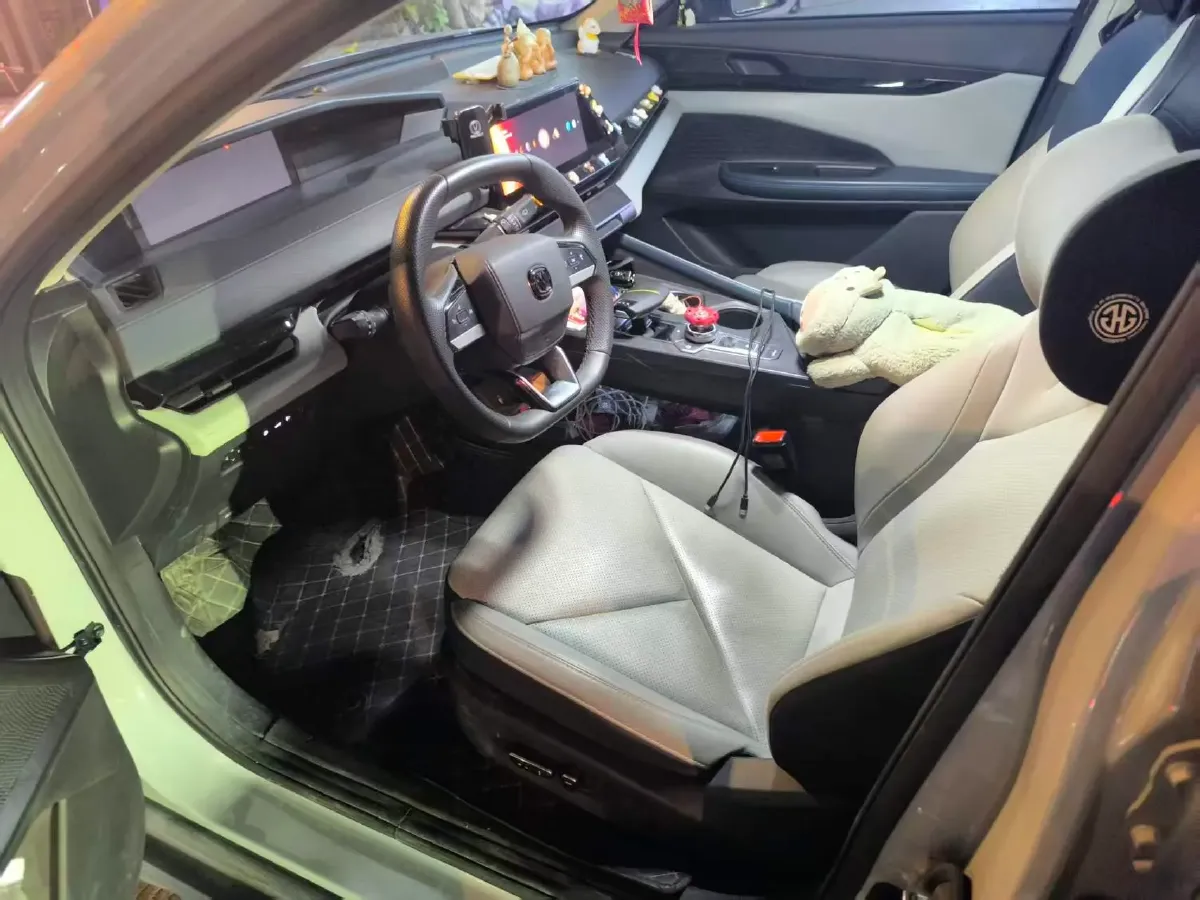 2023 ChangAn UNI-V iDD 1.5T 170HP L4 6TCT PHEV 18.4KWH,autocango,china used car exporter,china ev exporter,chinese used car exporter,chinese used ev exporter