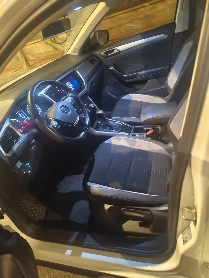 2021 Volkswagen T-Roc 1.4T 150HP L4 7DCT,autocango,china used car exporter,china ev exporter,chinese used car exporter,chinese used ev exporter