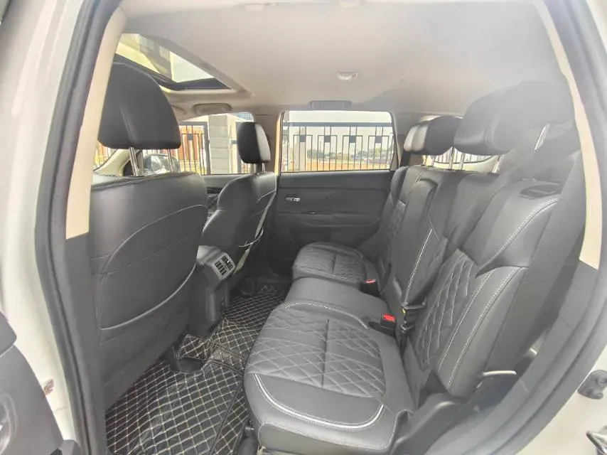 2021 Mitsubishi Outlander 2.4L 192HP L4 CVT,autocango,china used car exporter,china ev exporter,chinese used car exporter,chinese used ev exporter