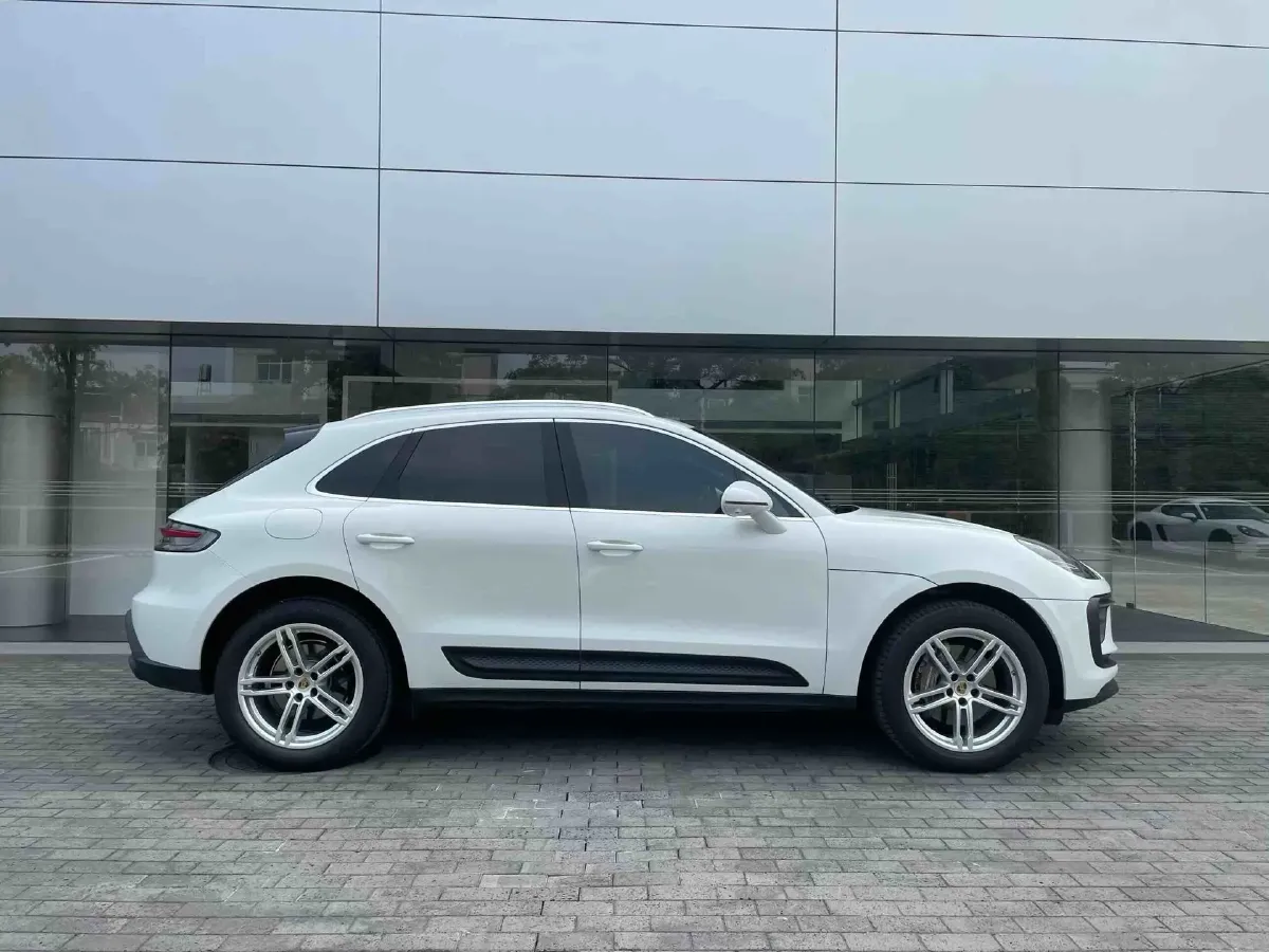 2022 Porsche Macan 2.0T 265HP L4 7DCT,autocango,china used car exporter,china ev exporter,chinese used car exporter,chinese used ev exporter