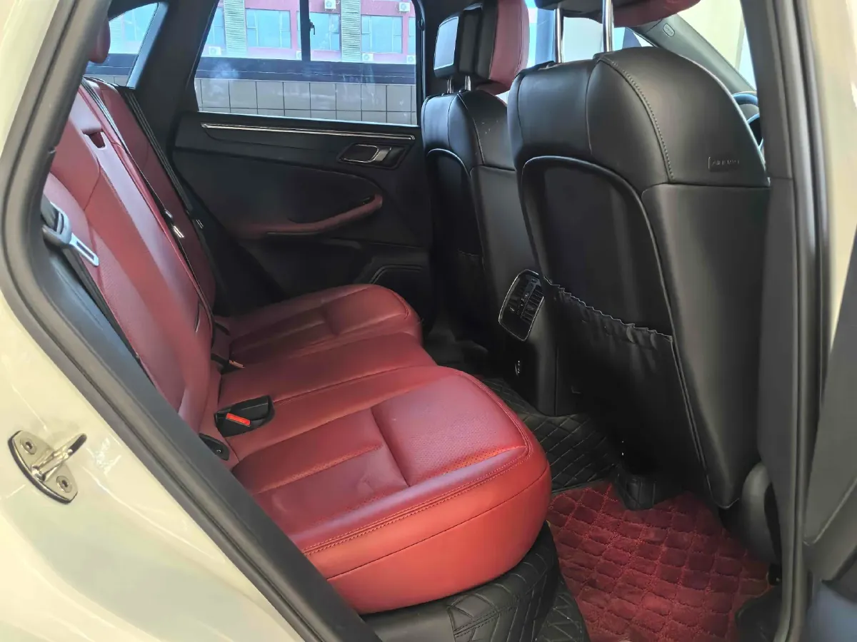 2022 Porsche Macan 2.0T 265HP L4 7DCT,autocango,china used car exporter,china ev exporter,chinese used car exporter,chinese used ev exporter