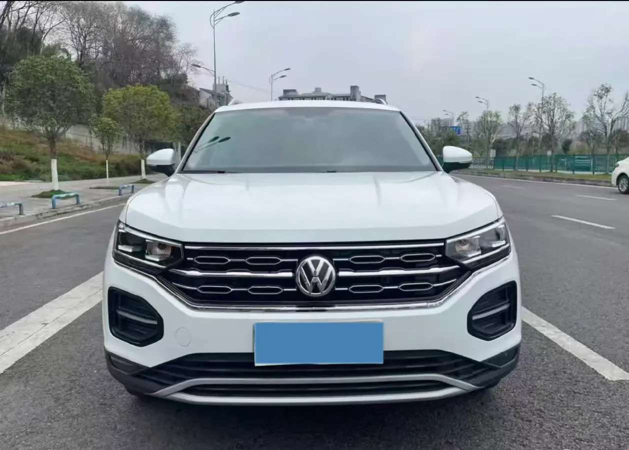 2019 Jeep Cherokee 2.0T 234HP L4 9AT,autocango,china used car exporter,china ev exporter,chinese used car exporter,chinese used ev exporter