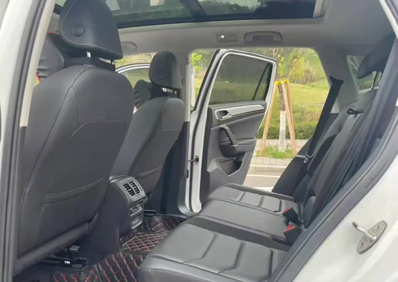 2019 Jeep Cherokee 2.0T 234HP L4 9AT,autocango,china used car exporter,china ev exporter,chinese used car exporter,chinese used ev exporter