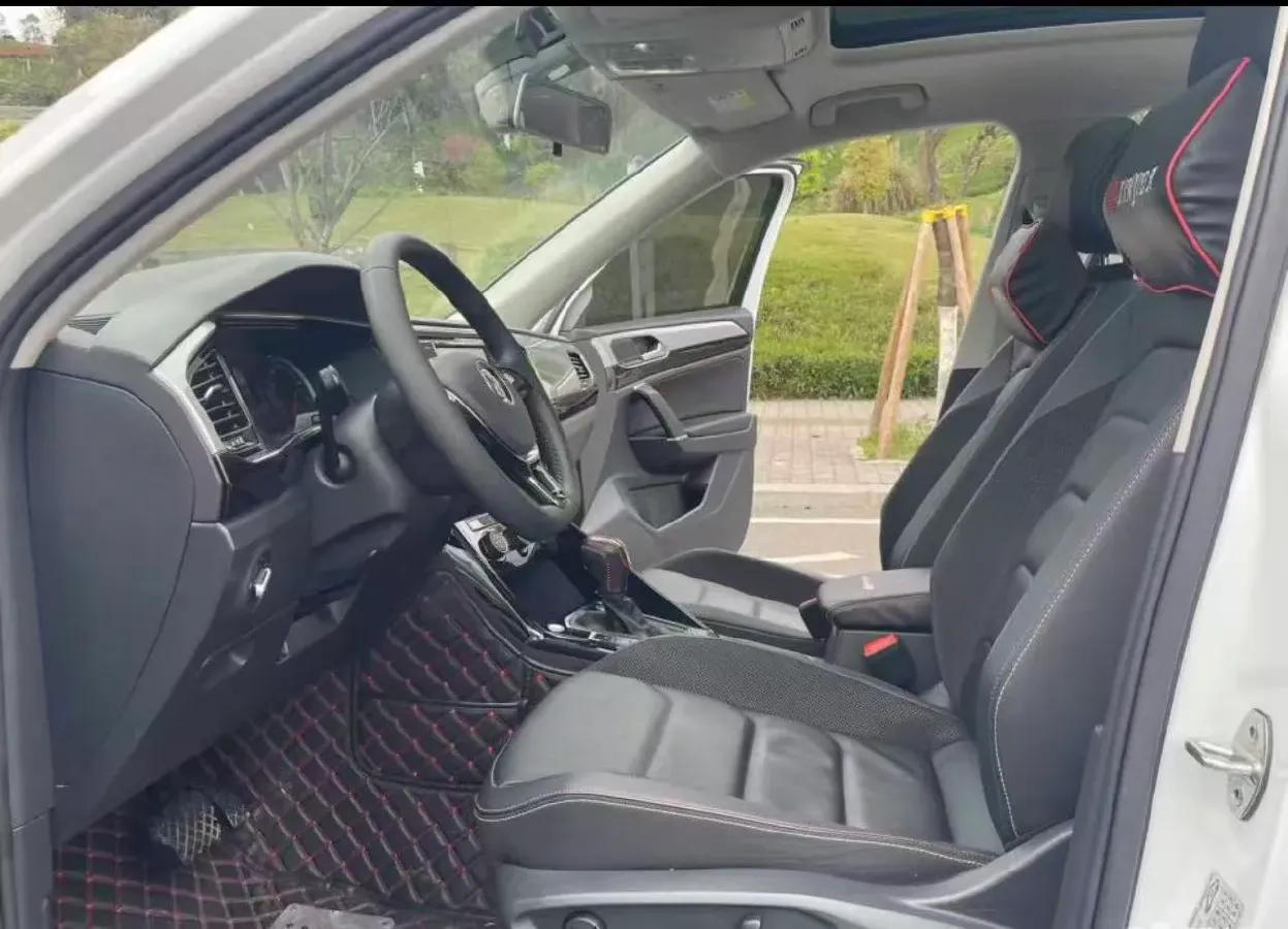 2019 Jeep Cherokee 2.0T 234HP L4 9AT,autocango,china used car exporter,china ev exporter,chinese used car exporter,chinese used ev exporter