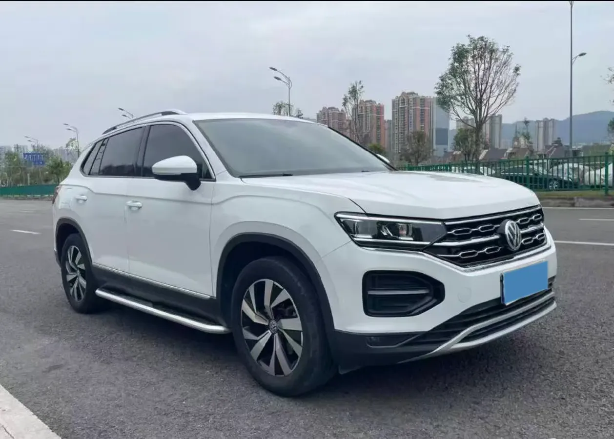 2019 Jeep Cherokee 2.0T 234HP L4 9AT,autocango,china used car exporter,china ev exporter,chinese used car exporter,chinese used ev exporter
