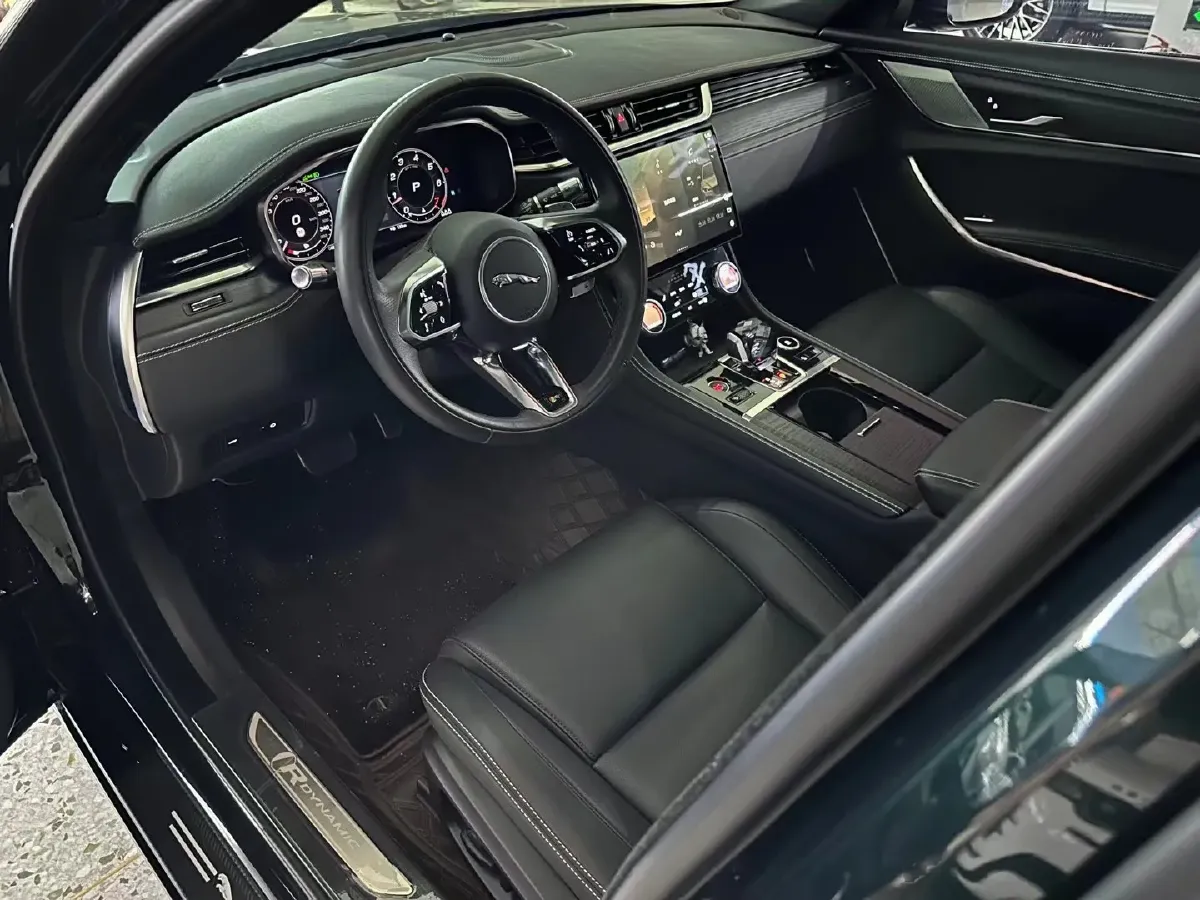 2021 Jaguar XFL 2.0T 250HP L4 8AT,autocango,china used car exporter,china ev exporter,chinese used car exporter,chinese used ev exporter