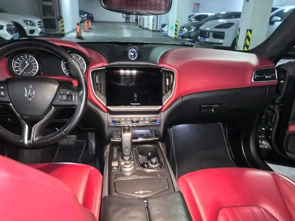 2021 Maserati Ghibli 2.0T 330HP L4 8AT,autocango,china used car exporter,china ev exporter,chinese used car exporter,chinese used ev exporter