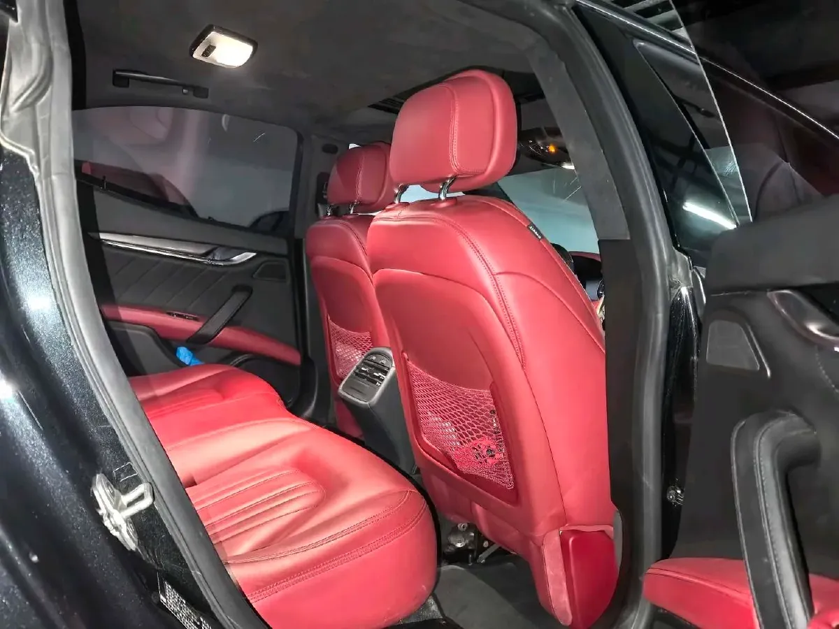 2021 Maserati Ghibli 2.0T 330HP L4 8AT,autocango,china used car exporter,china ev exporter,chinese used car exporter,chinese used ev exporter