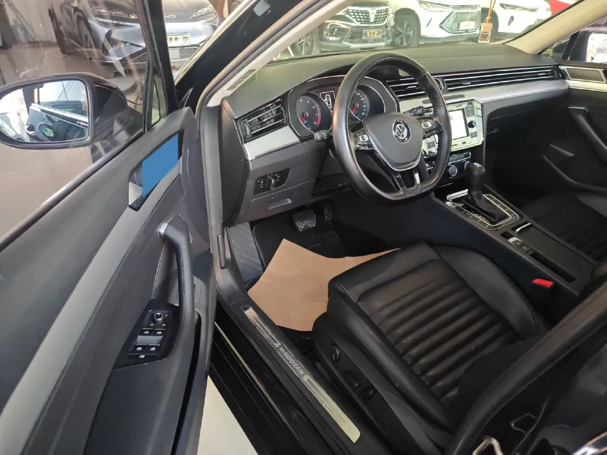 2018 Volkswagen Magotan 1.8T 180HP L4 7DCT,autocango,china used car exporter,china ev exporter,chinese used car exporter,chinese used ev exporter
