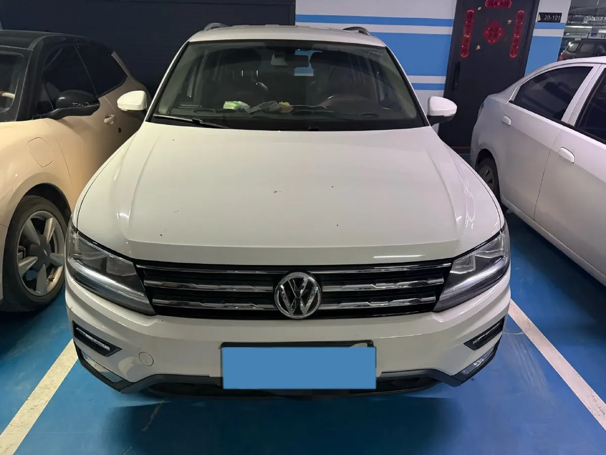 2018 Volkswagen Tiguan L 2.0T 186HP L4 7DCT,autocango,china used car exporter,china ev exporter,chinese used car exporter,chinese used ev exporter