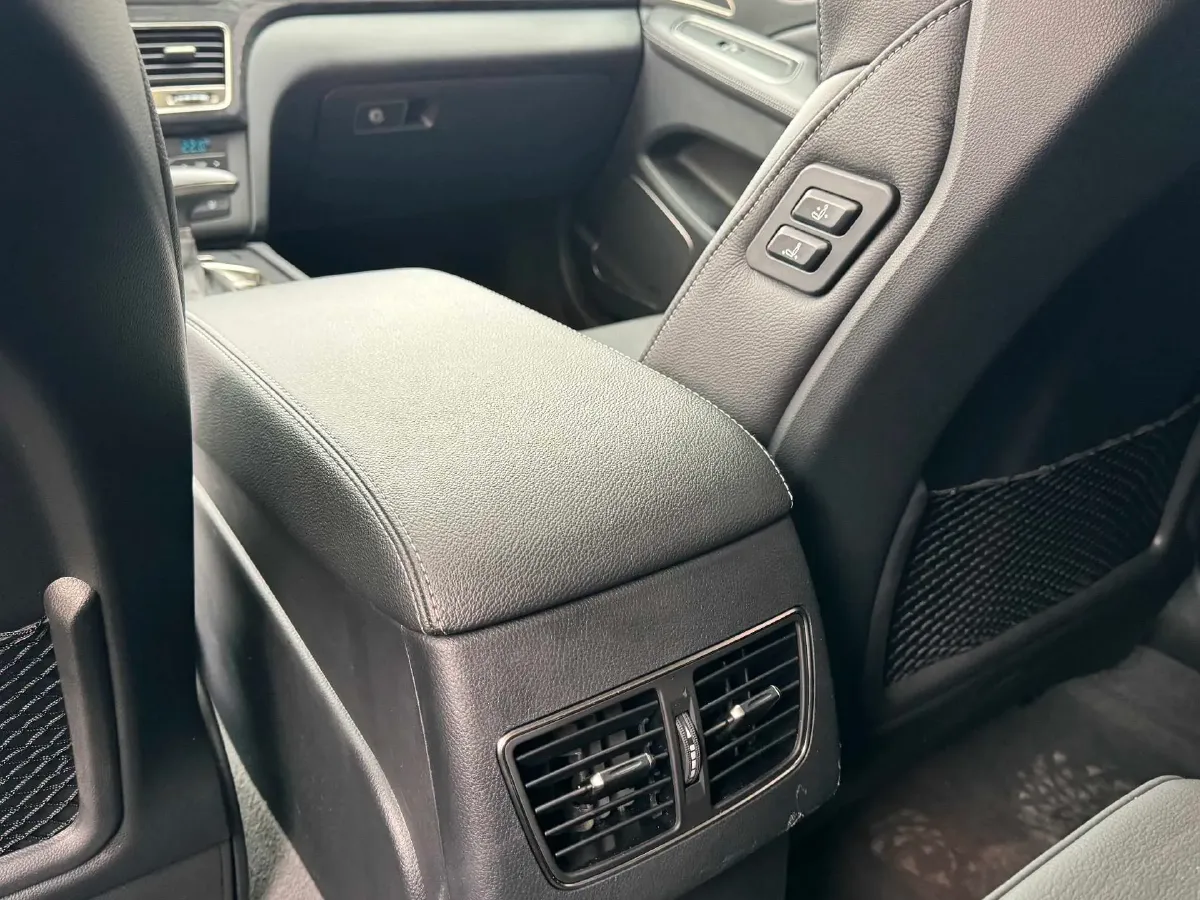 2019 Infiniti Q70 2.0T 211HP L4 7AT,autocango,china used car exporter,china ev exporter,chinese used car exporter,chinese used ev exporter