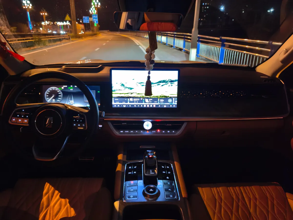 2023 Tank 500 2.0T 252HP L4 9AT PHEV 37.1KWH,autocango,china used car exporter,china ev exporter,chinese used car exporter,chinese used ev exporter