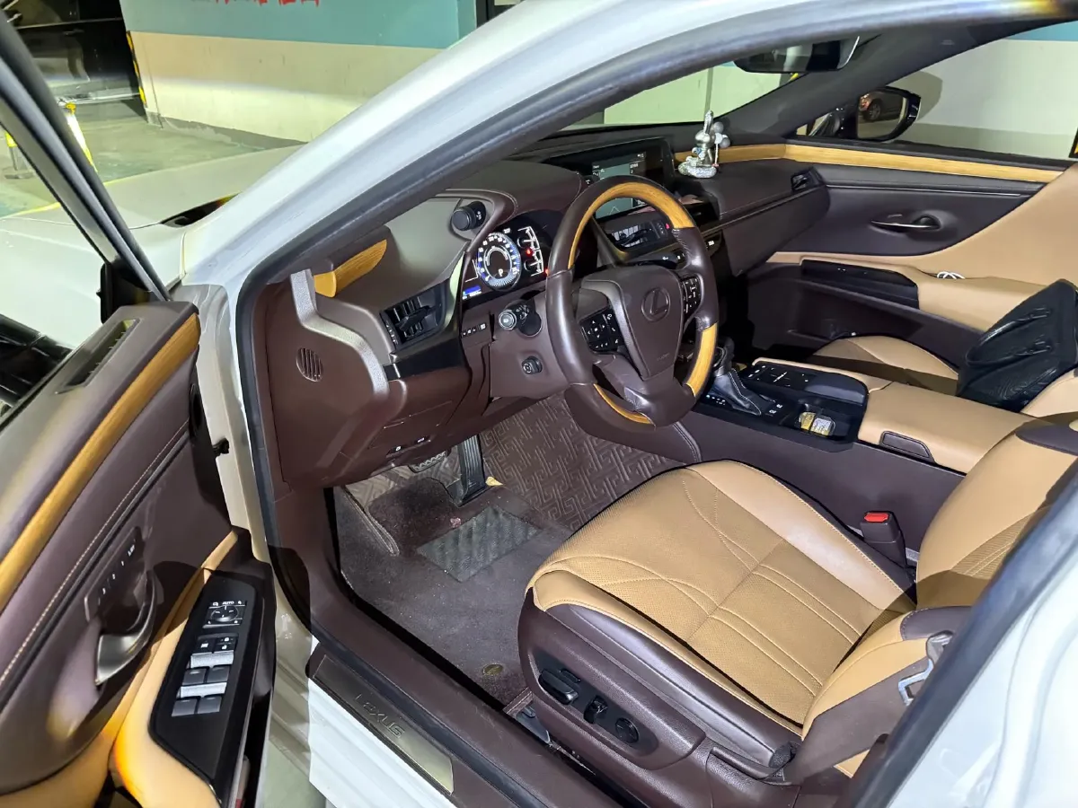 2018 Lexus ES 2.5L 178HP L4 E-CVT Hybrid,autocango,china used car exporter,china ev exporter,chinese used car exporter,chinese used ev exporter