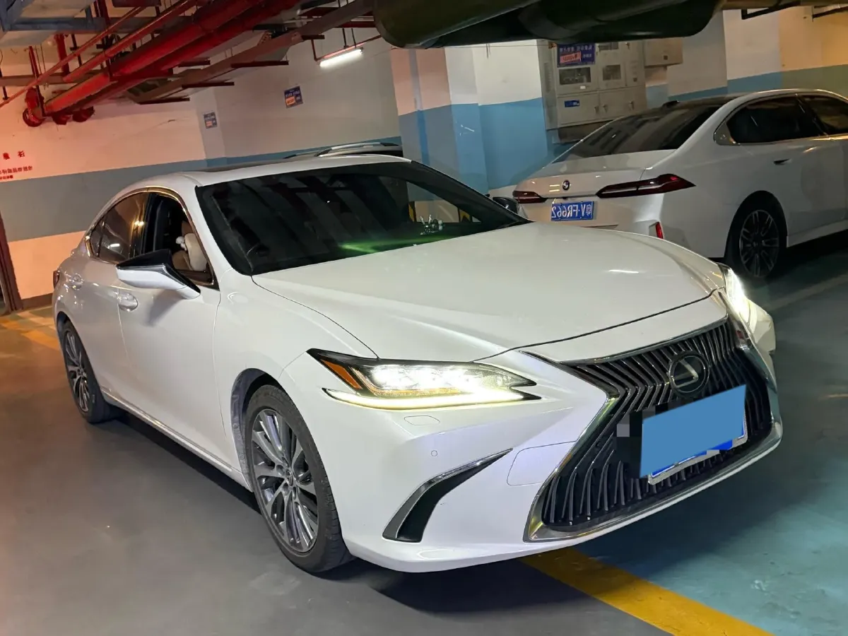 2018 Lexus ES 2.5L 178HP L4 E-CVT Hybrid,autocango,china used car exporter,china ev exporter,chinese used car exporter,chinese used ev exporter