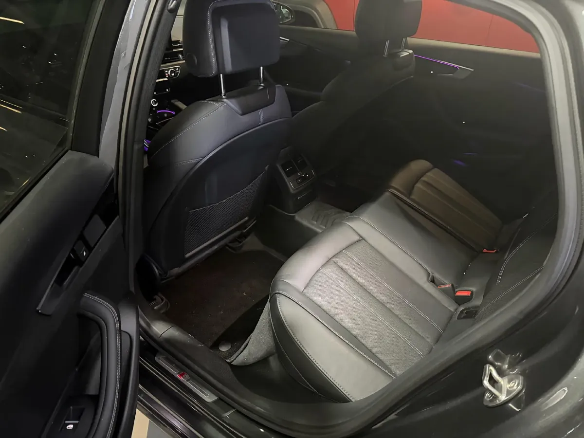 2023 Audi A4L 2.0T 190HP L4 7DCT,autocango,china used car exporter,china ev exporter,chinese used car exporter,chinese used ev exporter