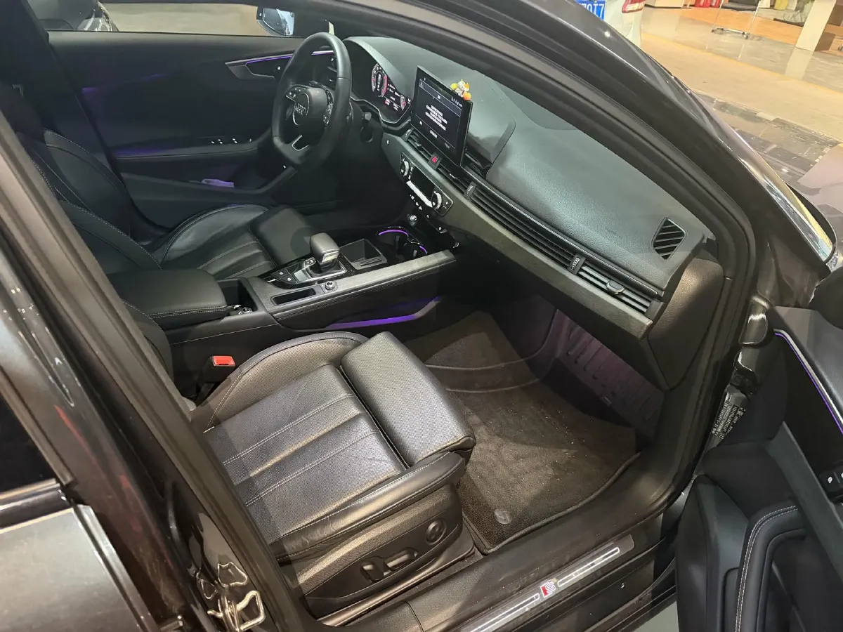 2023 Audi A4L 2.0T 190HP L4 7DCT,autocango,china used car exporter,china ev exporter,chinese used car exporter,chinese used ev exporter