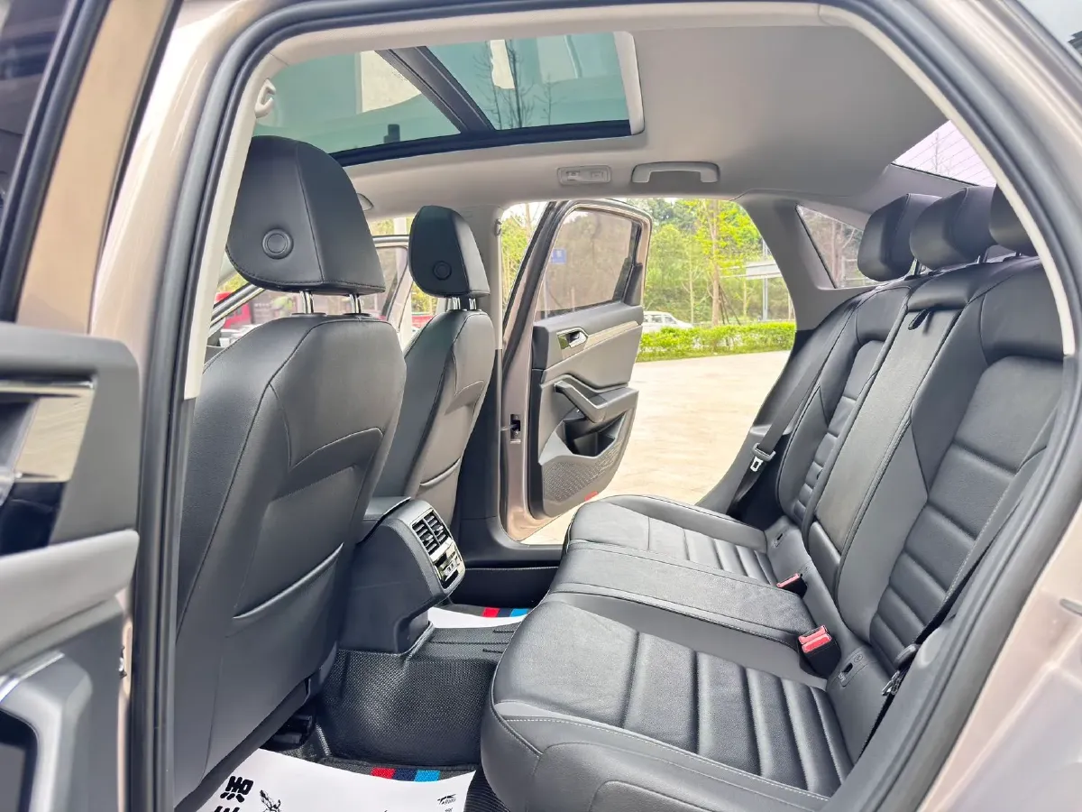 2019 Jeep Renegade 1.3T 173HP L4 7DCT,autocango,china used car exporter,china ev exporter,chinese used car exporter,chinese used ev exporter