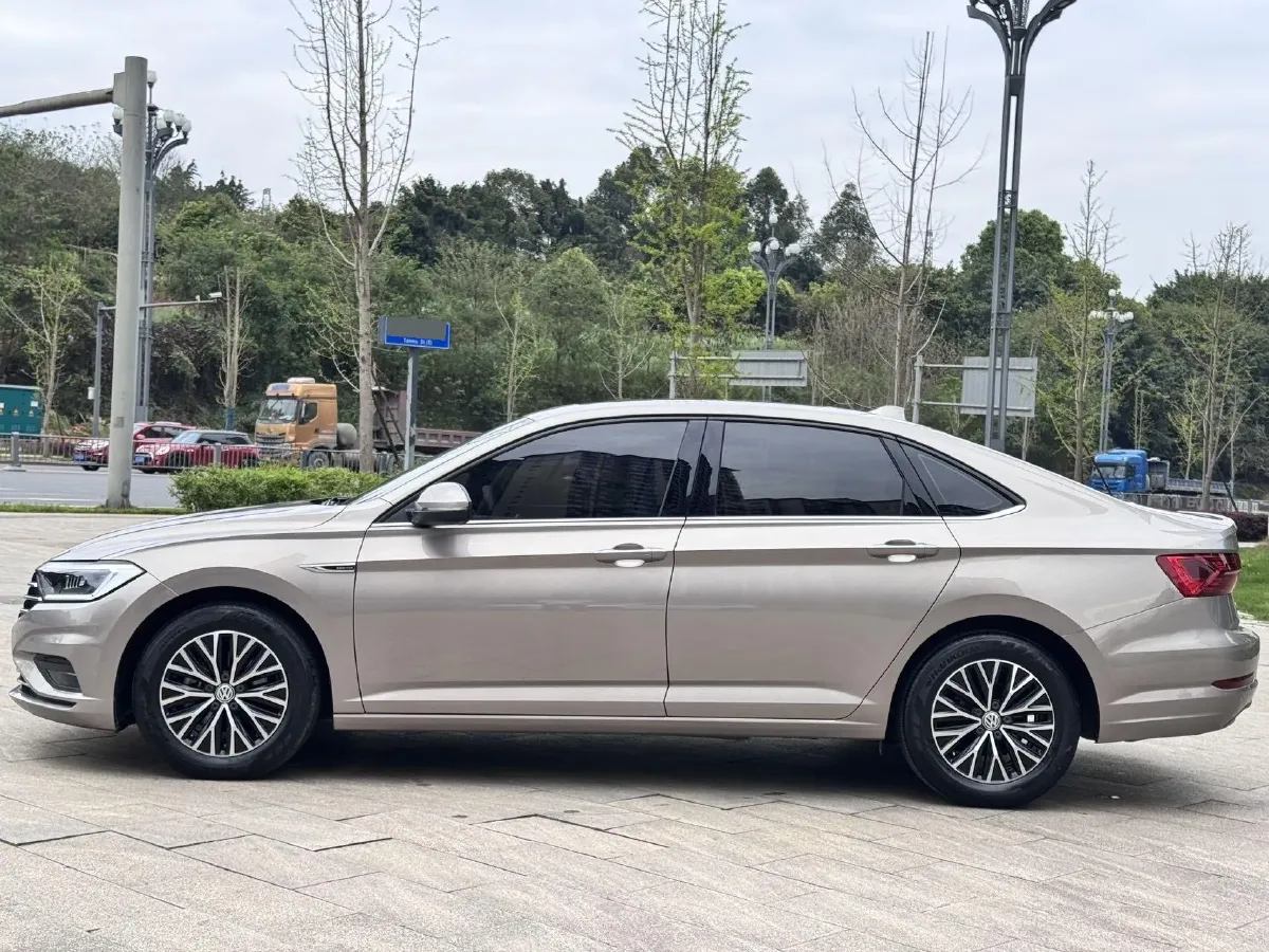 2019 Jeep Renegade 1.3T 173HP L4 7DCT,autocango,china used car exporter,china ev exporter,chinese used car exporter,chinese used ev exporter