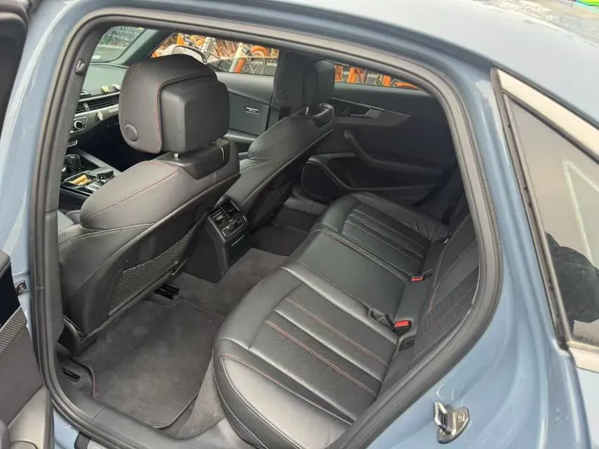 2022 Audi A4L 2.0T 190HP L4 7DCT,autocango,china used car exporter,china ev exporter,chinese used car exporter,chinese used ev exporter